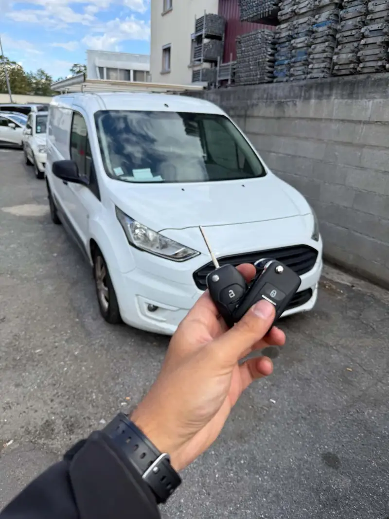 Extraction et taillage CNC de clé sur place - Ford Transit Connect